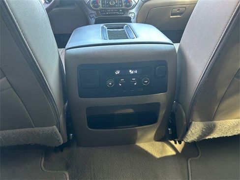 Used 2020 Chevrolet Suburban Premier image 17