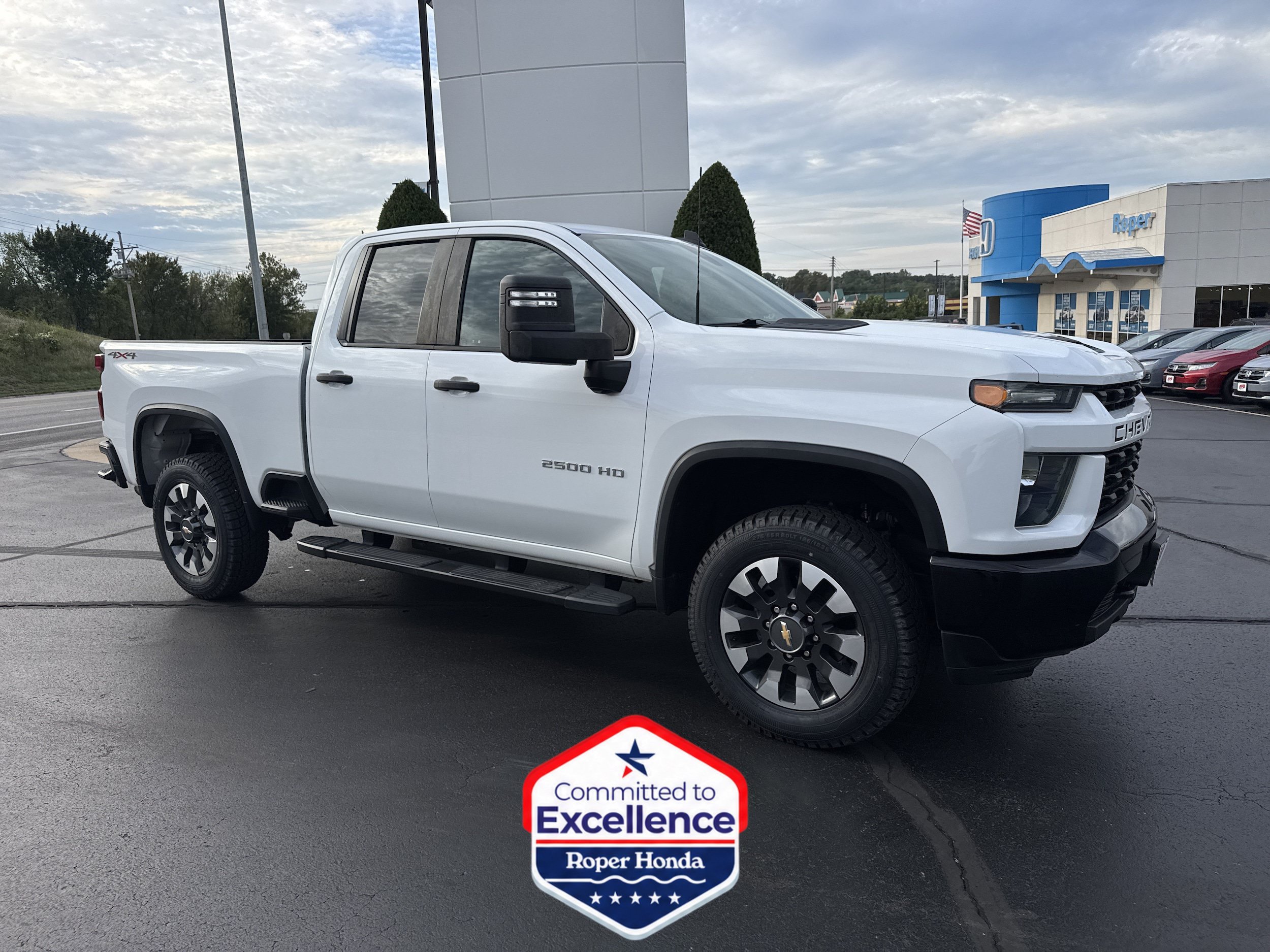 Used 2021 Chevrolet Silverado 2500 Custom w/ Custom Value Package AWD/4WD image 1