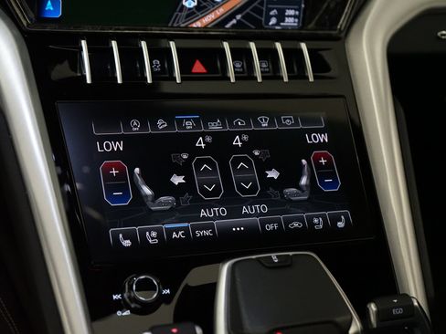 Used 2019 Lamborghini Urus AWD/4WD image 27