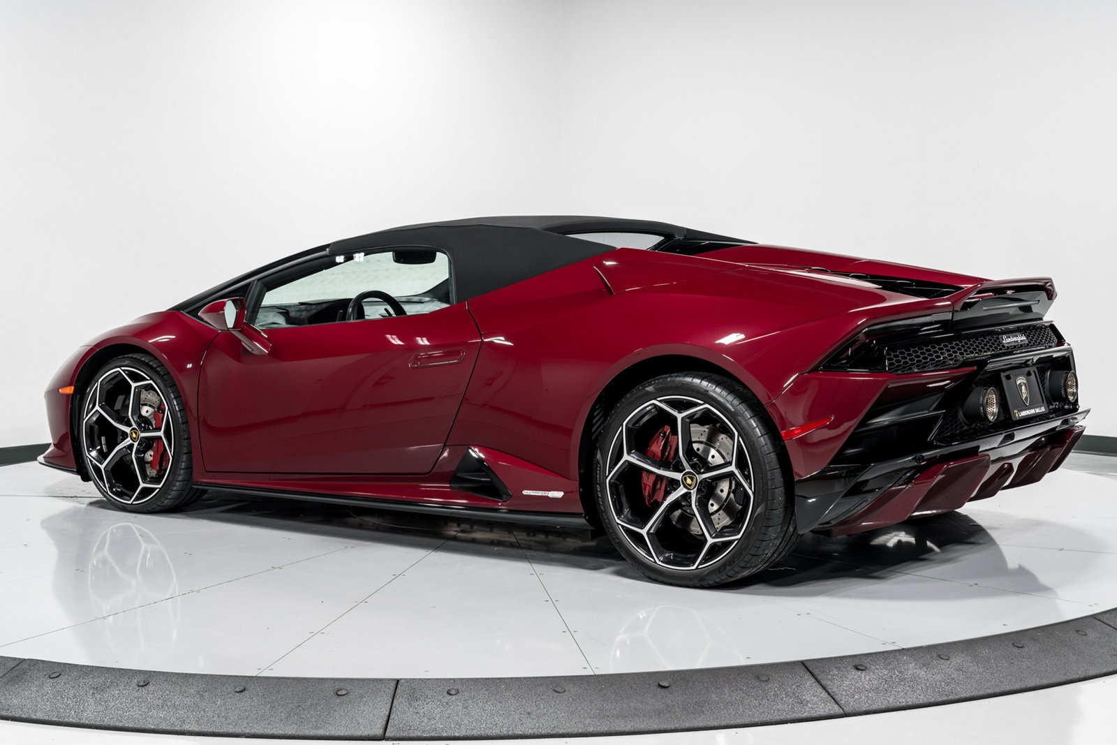 Used 2022 Lamborghini Huracan EVO RWD image 42
