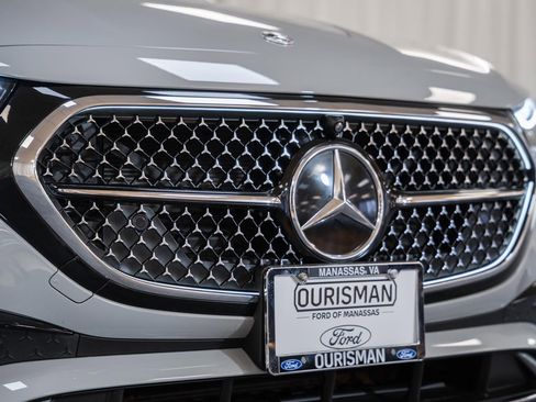 Used 2025 Mercedes-Benz E 350 4MATIC Sedan image 14