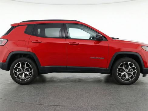 Used 2025 Jeep Compass Limited image 11