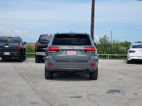 Used 2020 Jeep Grand Cherokee Altitude RWD image 6