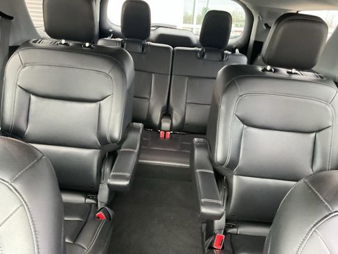 Used 2023 Ford Explorer XLT w/ Equipment Group 202A image 18