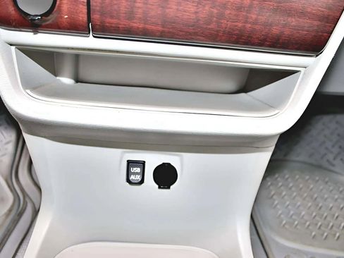 Used 2011 Toyota Sienna Limited image 21