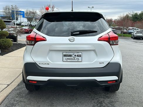 Used 2018 Nissan Kicks SR w/ Premium Package image 6