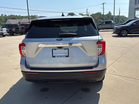Used 2023 Ford Explorer XLT image 5