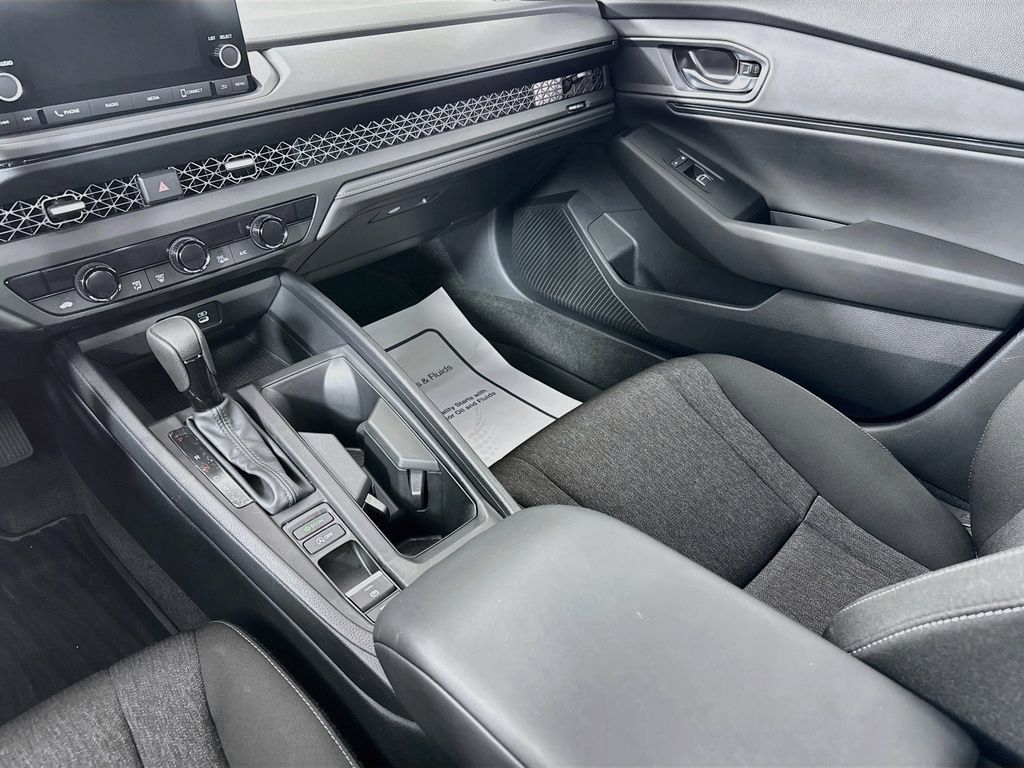 Used 2025 Honda Accord SE image 30