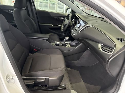 Used 2024 Chevrolet Malibu LT image 25