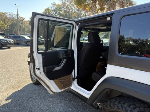 Used 2016 Jeep Wrangler Unlimited Rubicon w/ Connectivity Group image 22