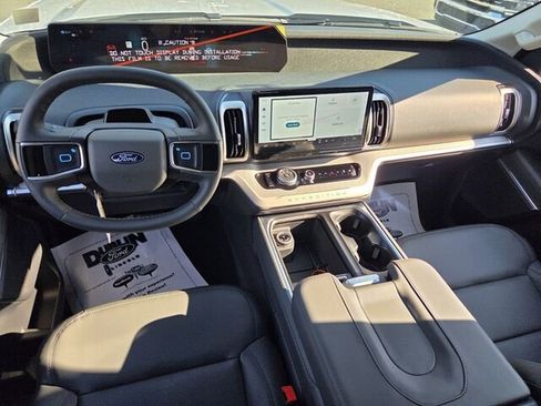 New 2026 Ford Expedition Active image 12