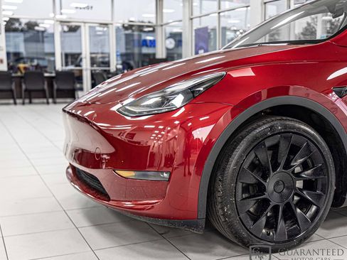 Used 2024 Tesla Model Y Long Range AWD/4WD image 5