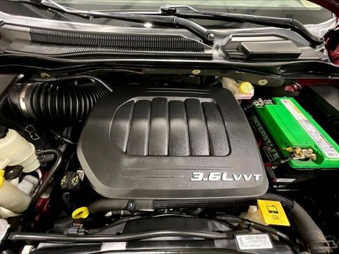 Used 2012 Chrysler Town & Country Limited w/ Luxury Group image 10