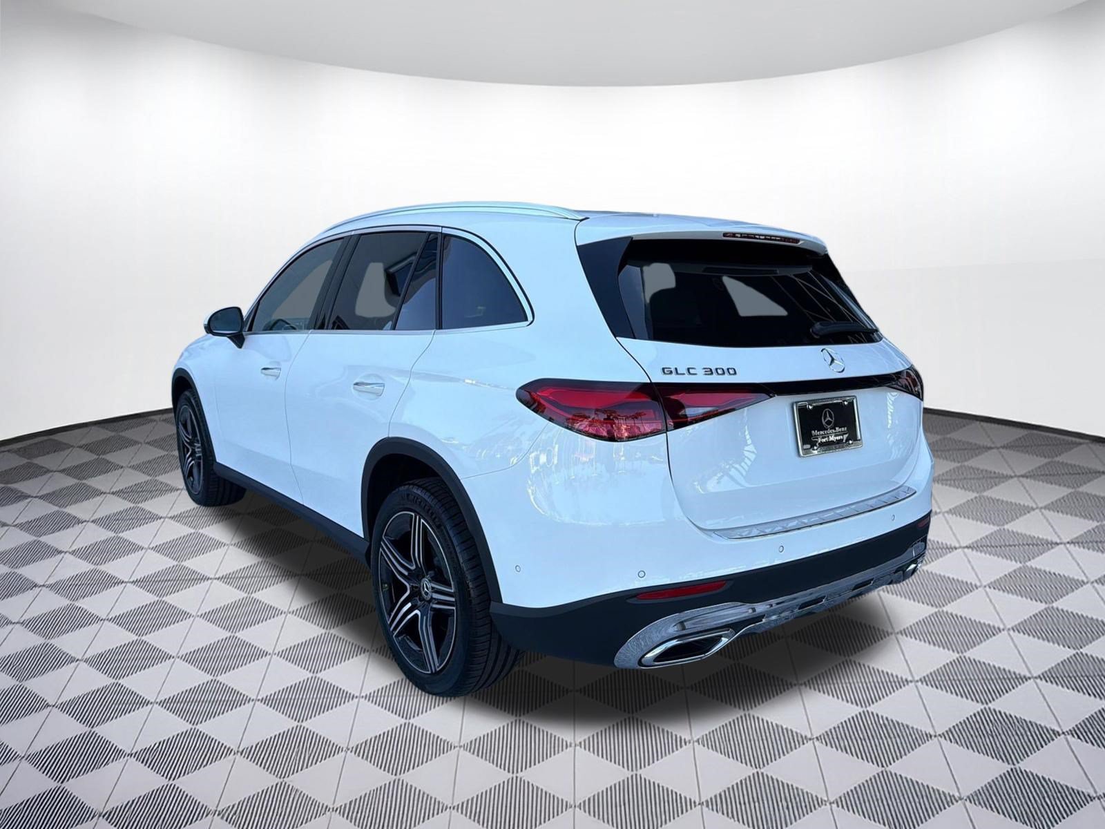 Used 2027 Mercedes-Benz GLC 300 image 3