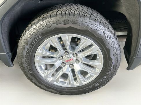 Used 2024 GMC Sierra 1500 Denali w/ Technology Package AWD/4WD image 11