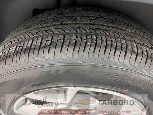 Used 2025 Chevrolet Trax LT FWD image 16