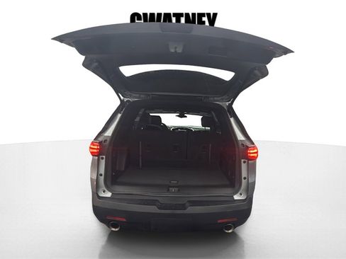 Used 2023 Chevrolet Traverse LT image 16