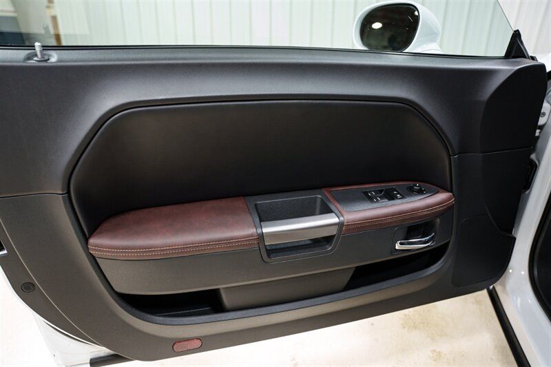 Used 2014 Dodge Challenger SXT RWD image 13