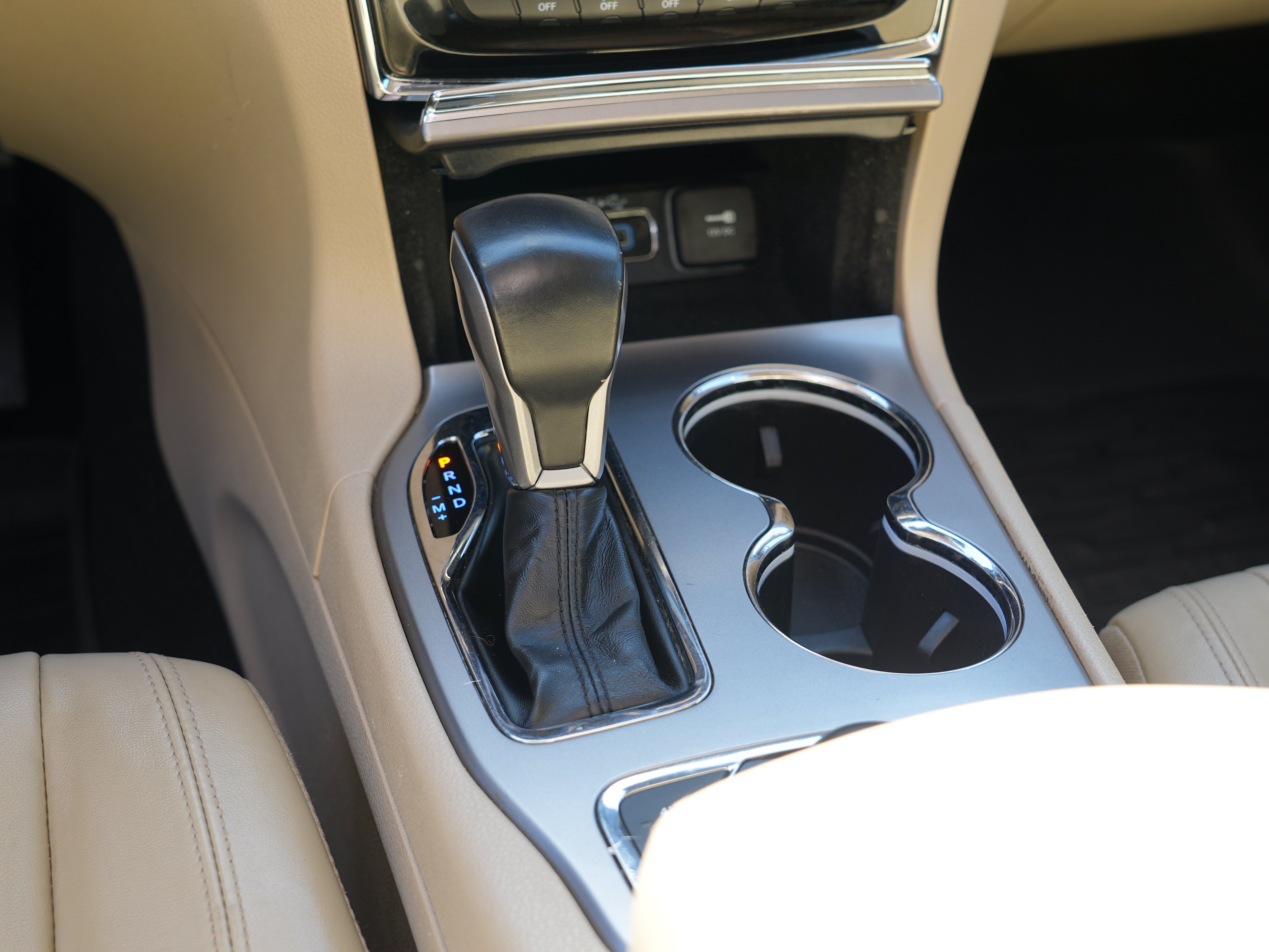 Used 2021 Jeep Grand Cherokee Limited AWD/4WD image 23