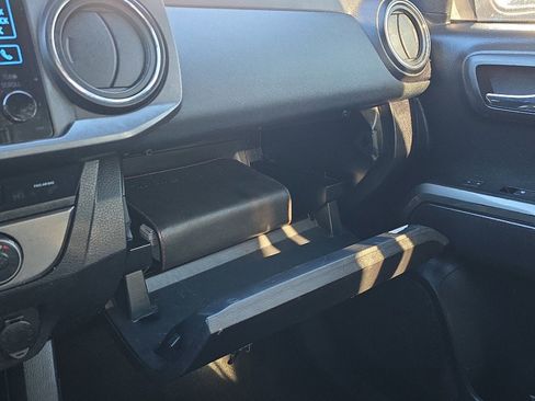 Used 2019 Toyota Tacoma TRD Sport image 29