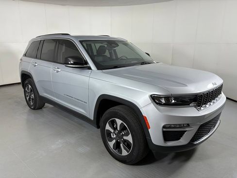 Used 2022 Jeep Grand Cherokee Limited 4xe AWD/4WD image 2