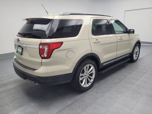 Used 2018 Ford Explorer XLT w/ Equipment Group 202A FWD image 9