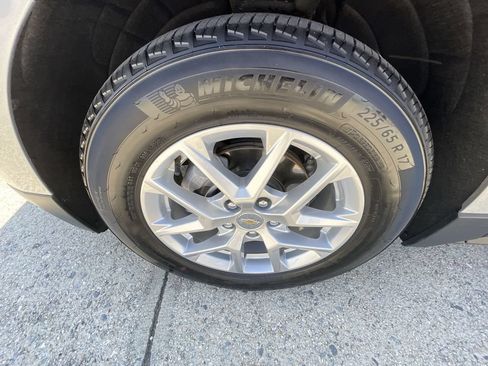 Used 2024 Chevrolet Equinox LT FWD image 33