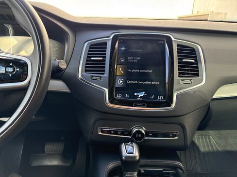 Used 2021 Volvo XC90 T5 Momentum w/ Climate Package image 19