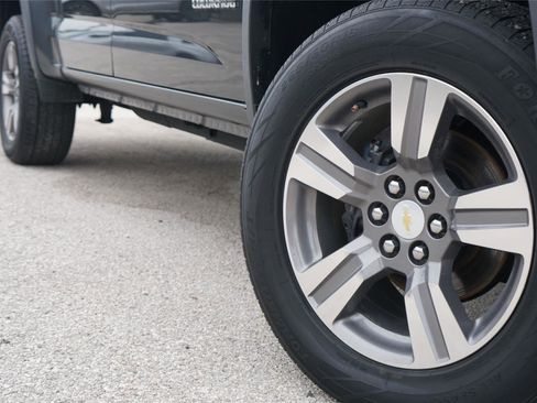 Used 2017 Chevrolet Colorado LT w/ LT Convenience Package RWD image 2