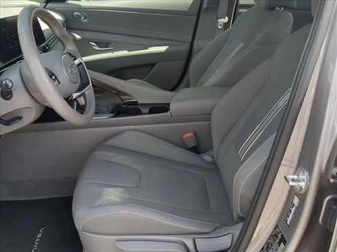 Used 2023 Hyundai Elantra SEL w/ Convenience Package FWD image 16