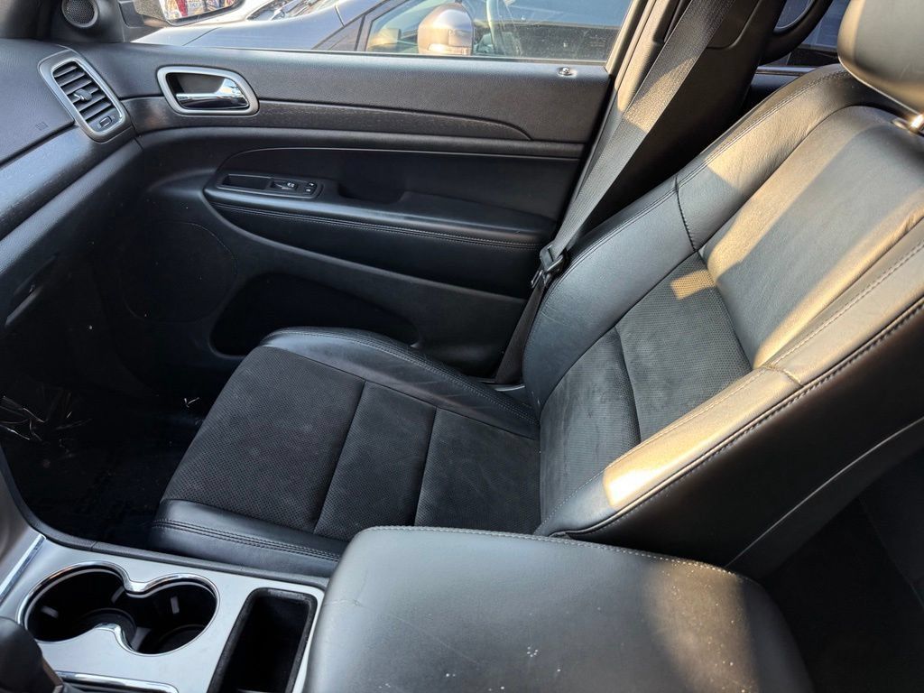 Used 2018 Jeep Grand Cherokee Altitude AWD/4WD image 23