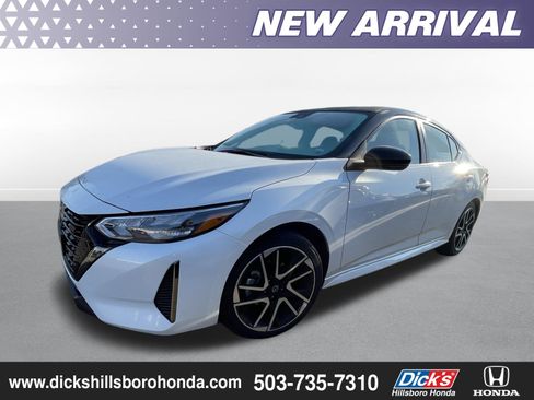 Used 2025 Nissan Sentra SR FWD image 1