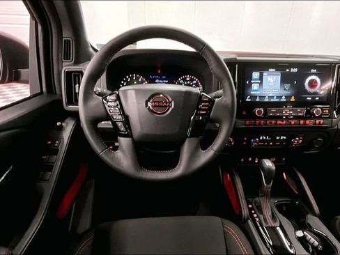 Used 2025 Nissan Frontier PRO-4X w/ Pro Convenience Package image 5