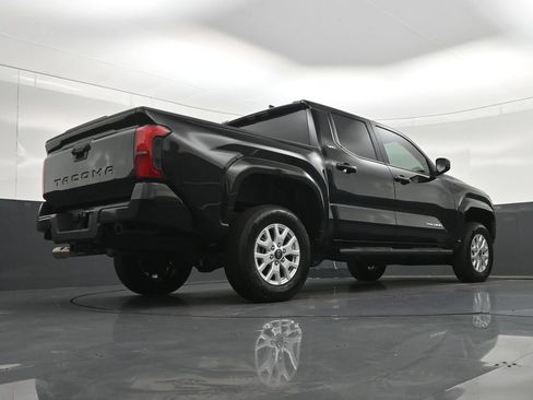 Used 2025 Toyota Tacoma SR5 RWD image 28