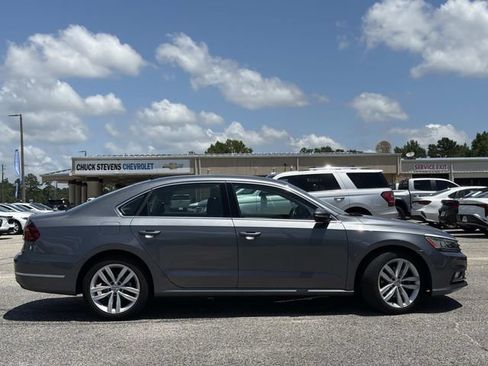 Used 2018 Volkswagen Passat 2.0T SE FWD image 6