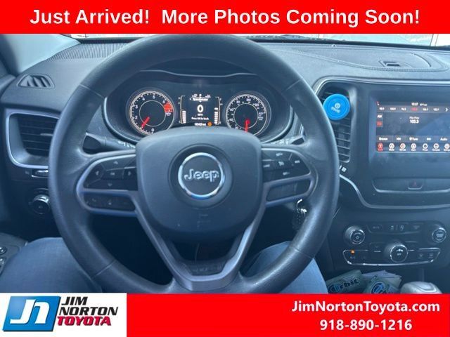 Used 2019 Jeep Cherokee Latitude w/ Popular Appearance Group FWD image 9