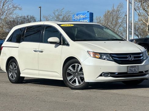 Used 2016 Honda Odyssey Touring Elite image 2