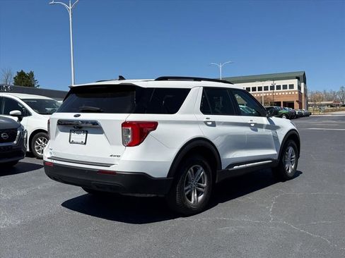 Used 2023 Ford Explorer XLT image 4