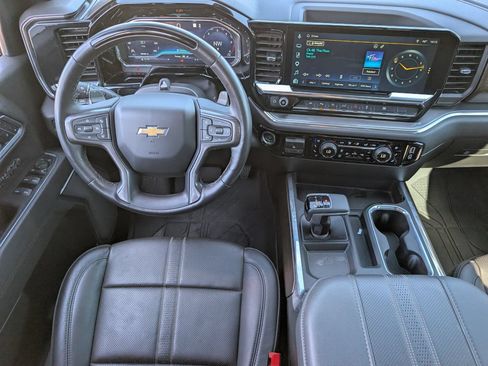 Used 2025 Chevrolet Silverado 1500 High Country AWD/4WD image 10