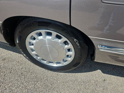 Used 1998 Cadillac De Ville FWD image 12