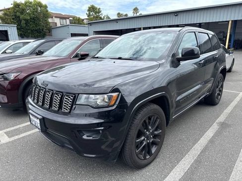 Used 2019 Jeep Grand Cherokee Altitude RWD image 1