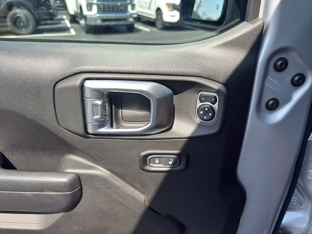 Used 2024 Jeep Gladiator Sport AWD/4WD image 12