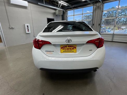 Used 2019 Toyota Corolla SE w/ SE Premium Package image 4