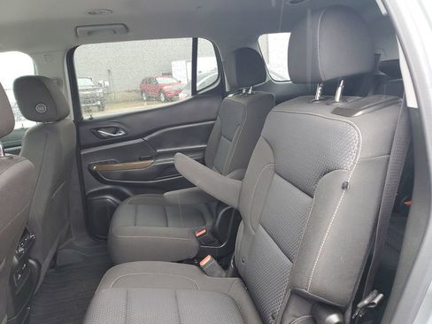 Used 2023 GMC Acadia SLE w/ Driver Convenience Package image 9