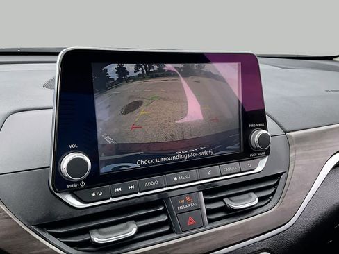 Used 2025 Nissan Altima 2.5 SV FWD image 27