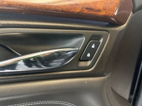 Used 2014 Cadillac SRX Luxury image 9