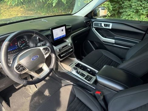 Used 2021 Ford Explorer XLT image 10