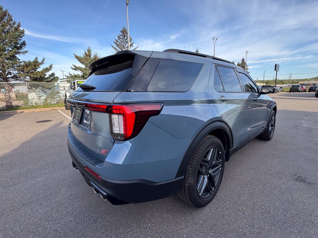 Used 2025 Ford Explorer ST AWD/4WD image 7