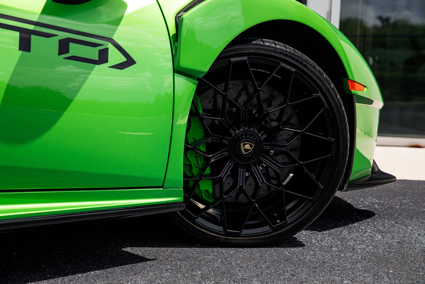 Used 2023 Lamborghini Huracan STO RWD image 22