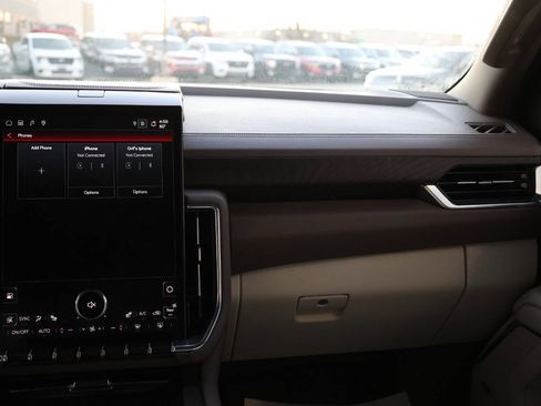 Used 2025 GMC Yukon XL Denali w/ Sun & Power Step Package AWD/4WD image 25